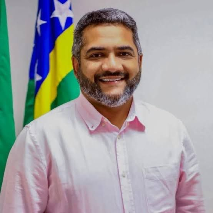 Com estratégia de emendas, Júlio Pina expande influência política para todo o estado de Goiás